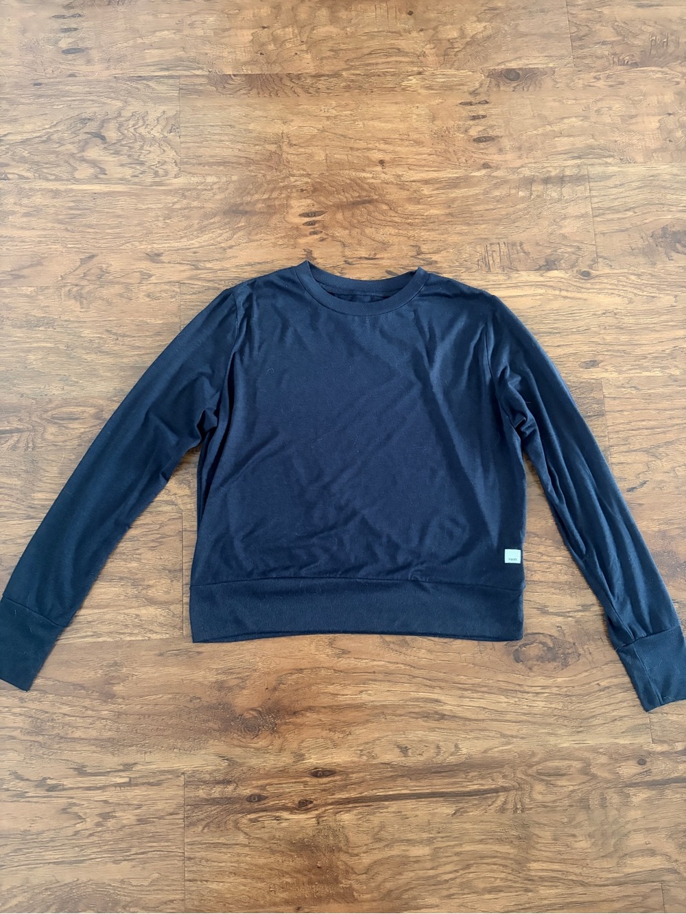 Vuori long sleeve dark grey/ black shirt